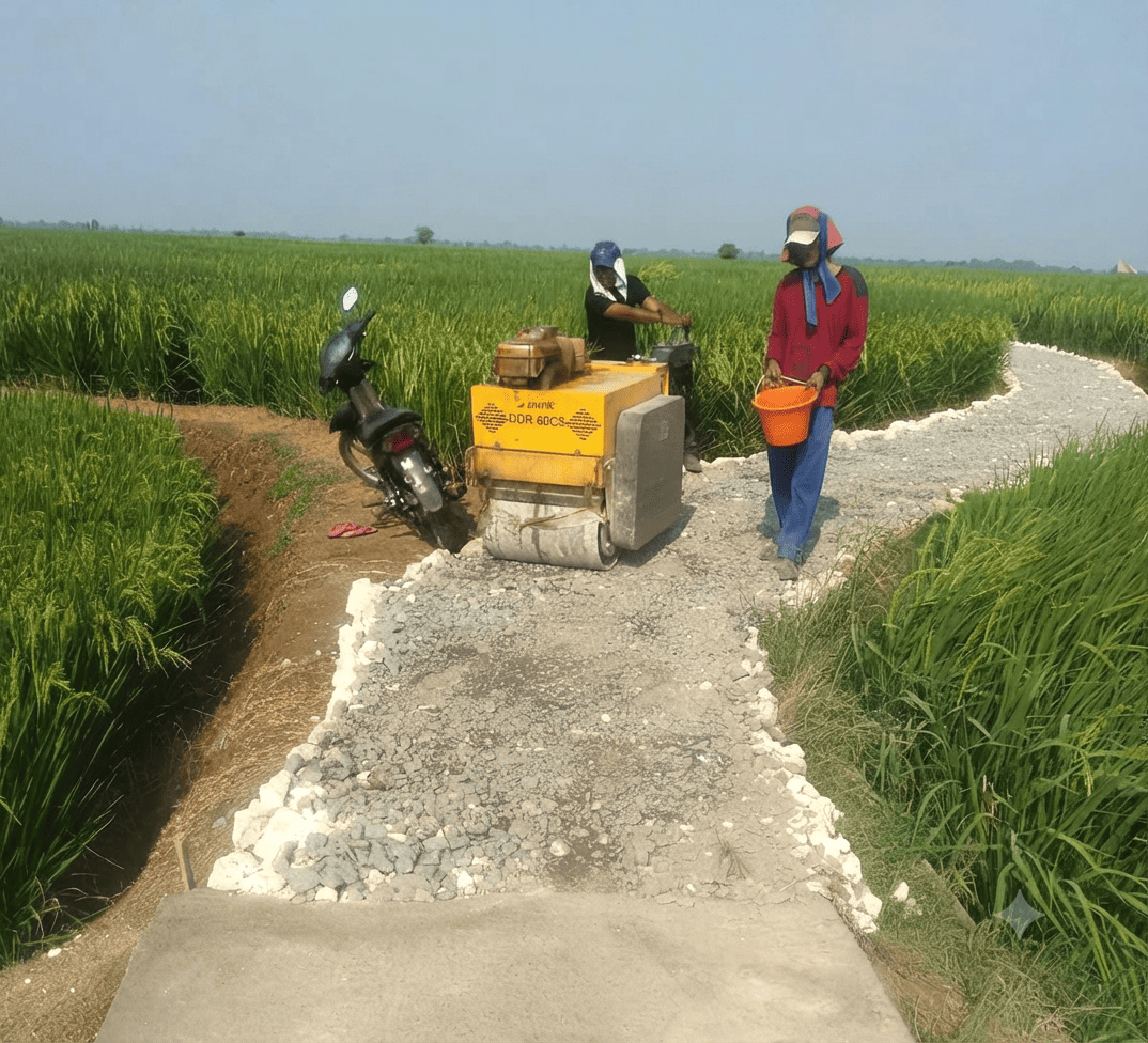 Dari Jalan Berlumpur Menjadi Kokoh, Pemdes Pasirkamuning Wujudkan Harapan Petani